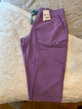 FIGS Yola High waisted Petite Skinny Scrub Pants in Lilac Dawn.